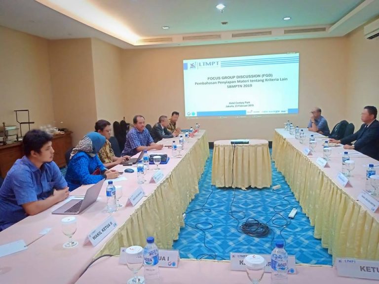 Rapat pembahasan Sinkronisasi Data Siswa Penyetaraan Ijazah untuk SBMPTN